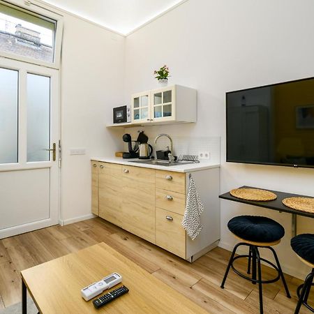 Stylish Yellow Suite In The Heart Of Budapest Bagian luar foto