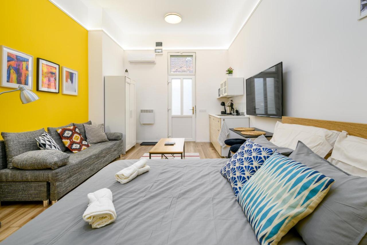 Stylish Yellow Suite In The Heart Of Budapest Bagian luar foto