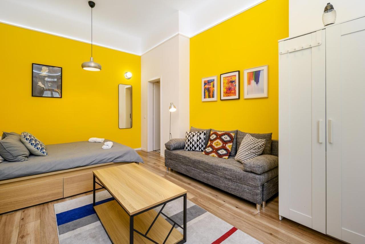 Stylish Yellow Suite In The Heart Of Budapest Bagian luar foto