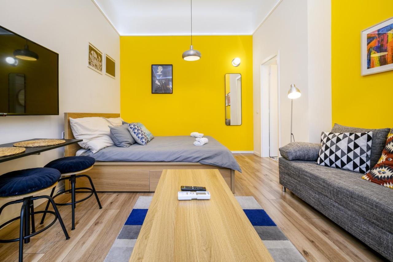Stylish Yellow Suite In The Heart Of Budapest Bagian luar foto