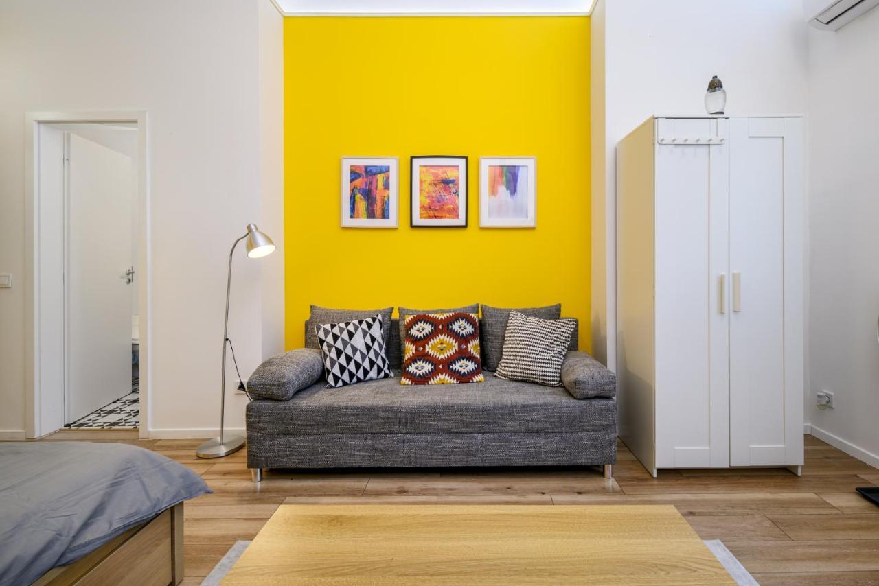 Stylish Yellow Suite In The Heart Of Budapest Bagian luar foto