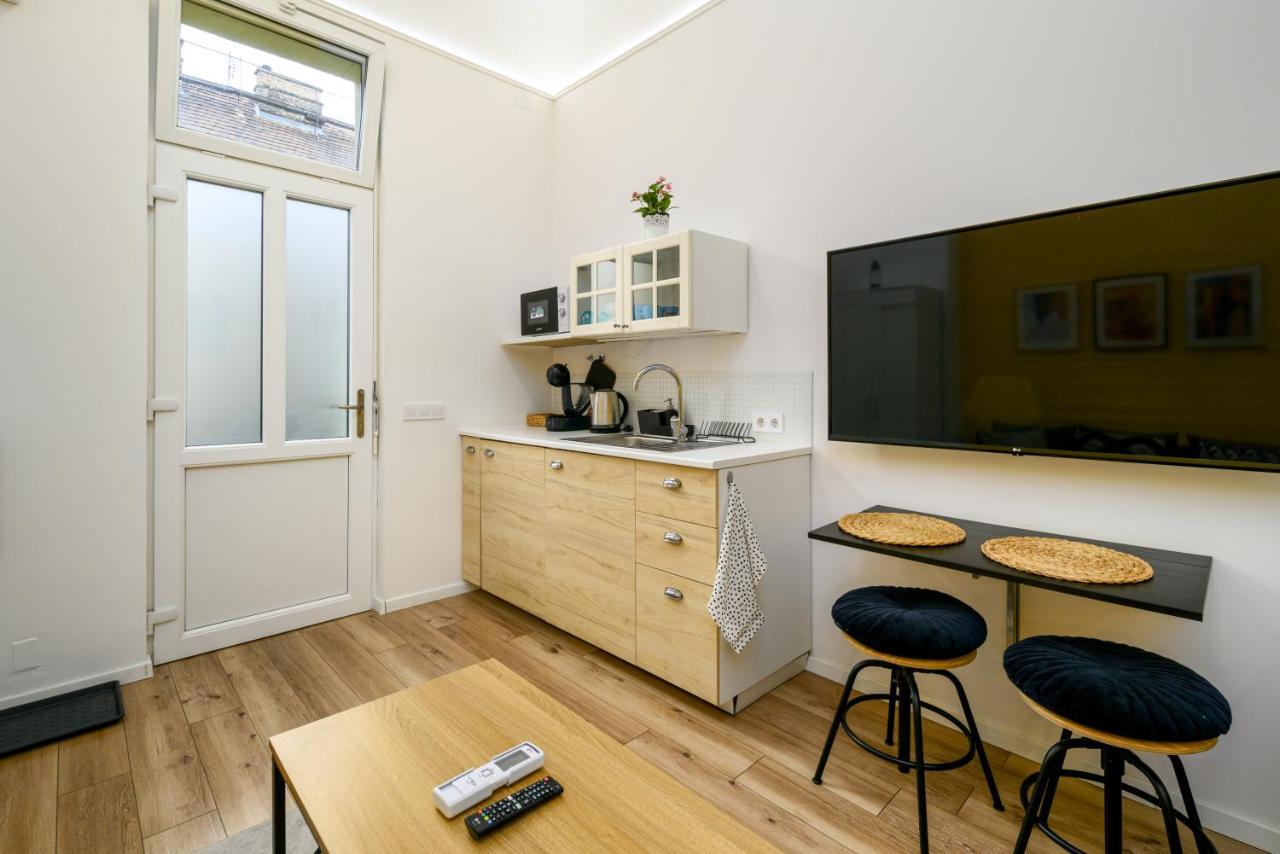 Stylish Yellow Suite In The Heart Of Budapest Bagian luar foto