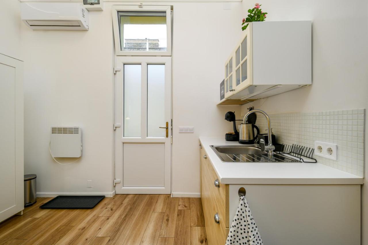 Stylish Yellow Suite In The Heart Of Budapest Bagian luar foto